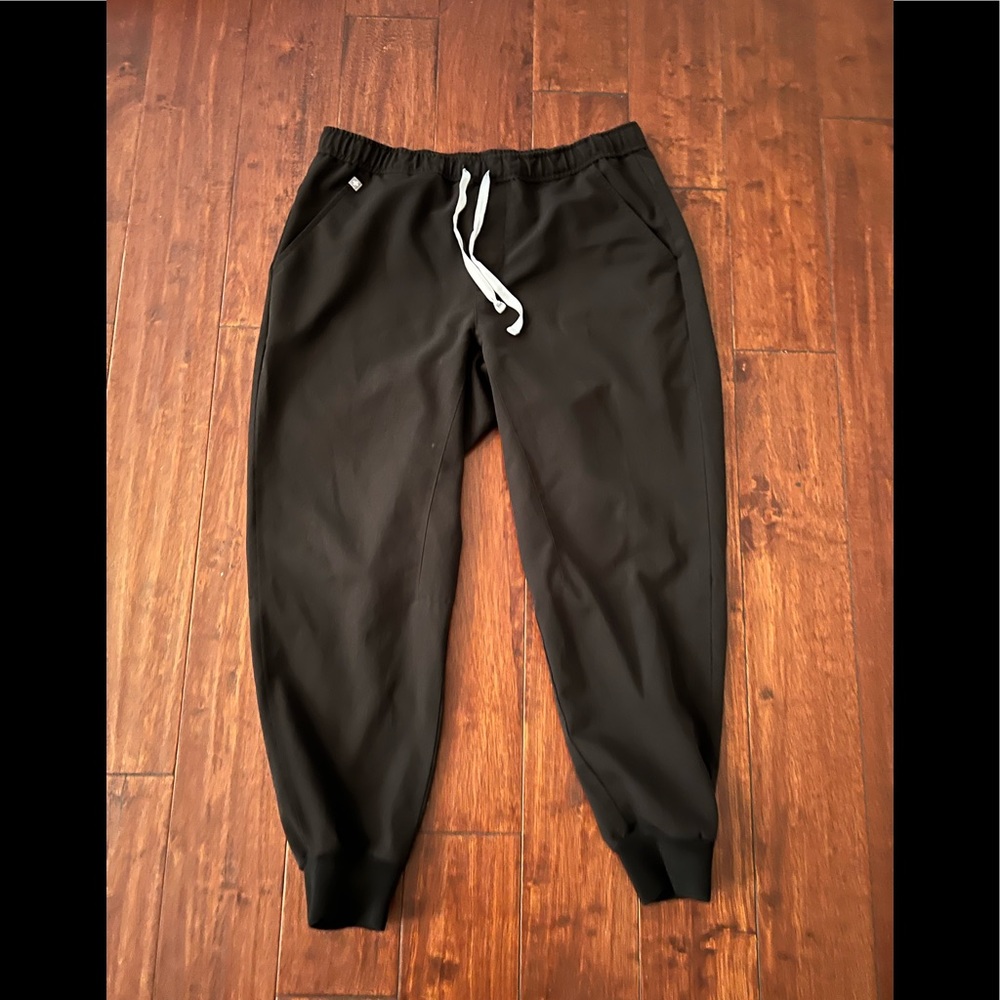 Figs Scrubs Tansen Black Joggers Scrub Pants L/S